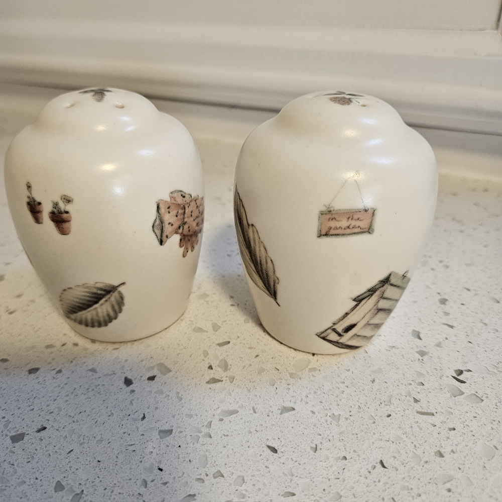 Platzgraff Naturewood 90s Stoneware Salt And Pepper Shakers